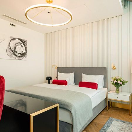Hotel Ferreus Modern Art Deco Cracovia Esterno foto A bedroom at the hotel