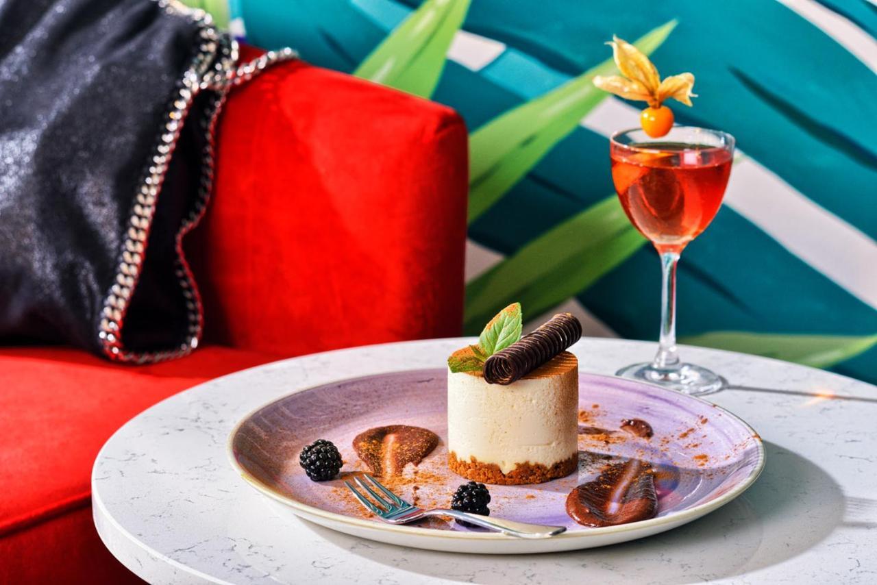 Hotel Ferreus Modern Art Deco Cracovia Esterno foto A cheesecake
