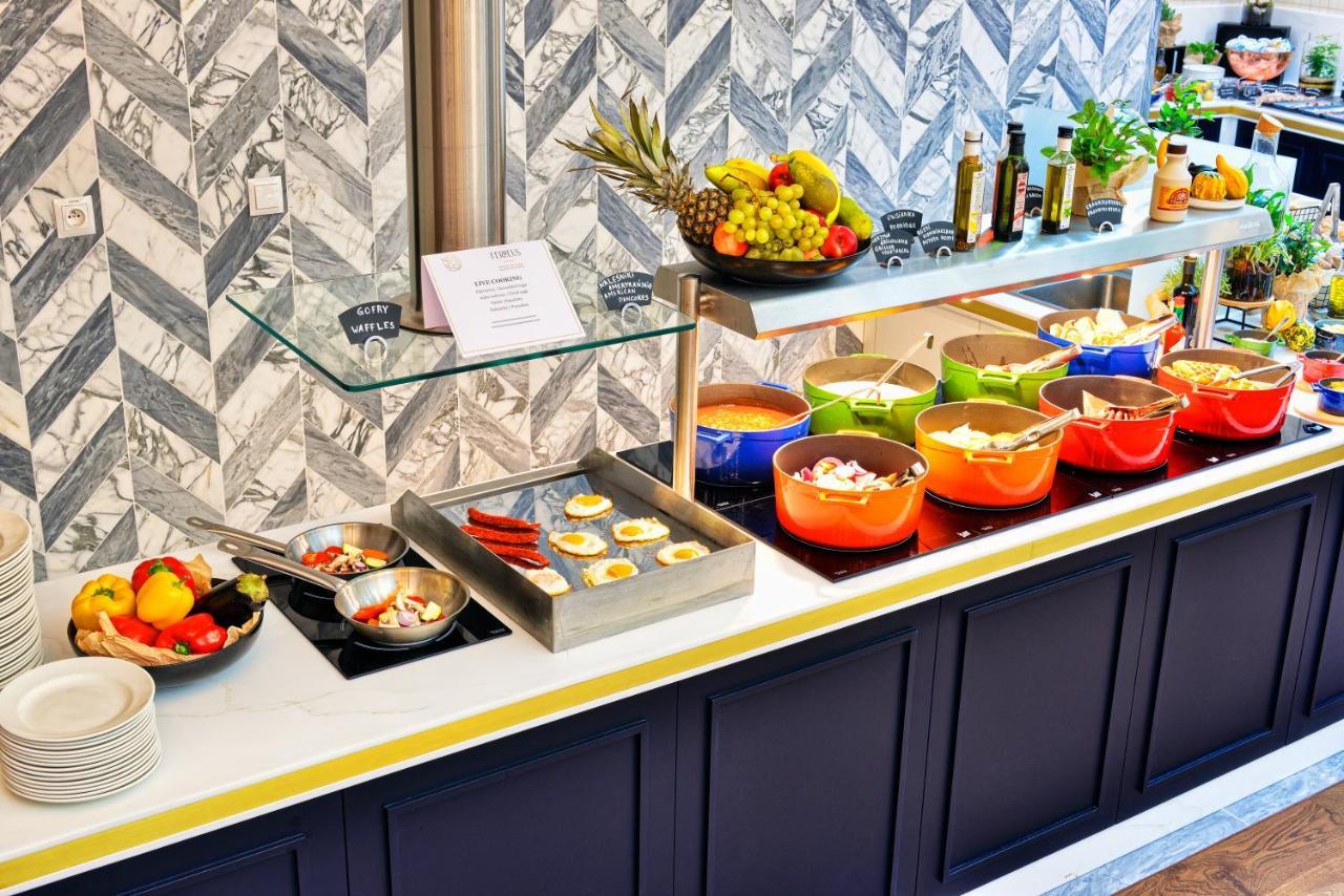 Hotel Ferreus Modern Art Deco Cracovia Esterno foto A salad bar