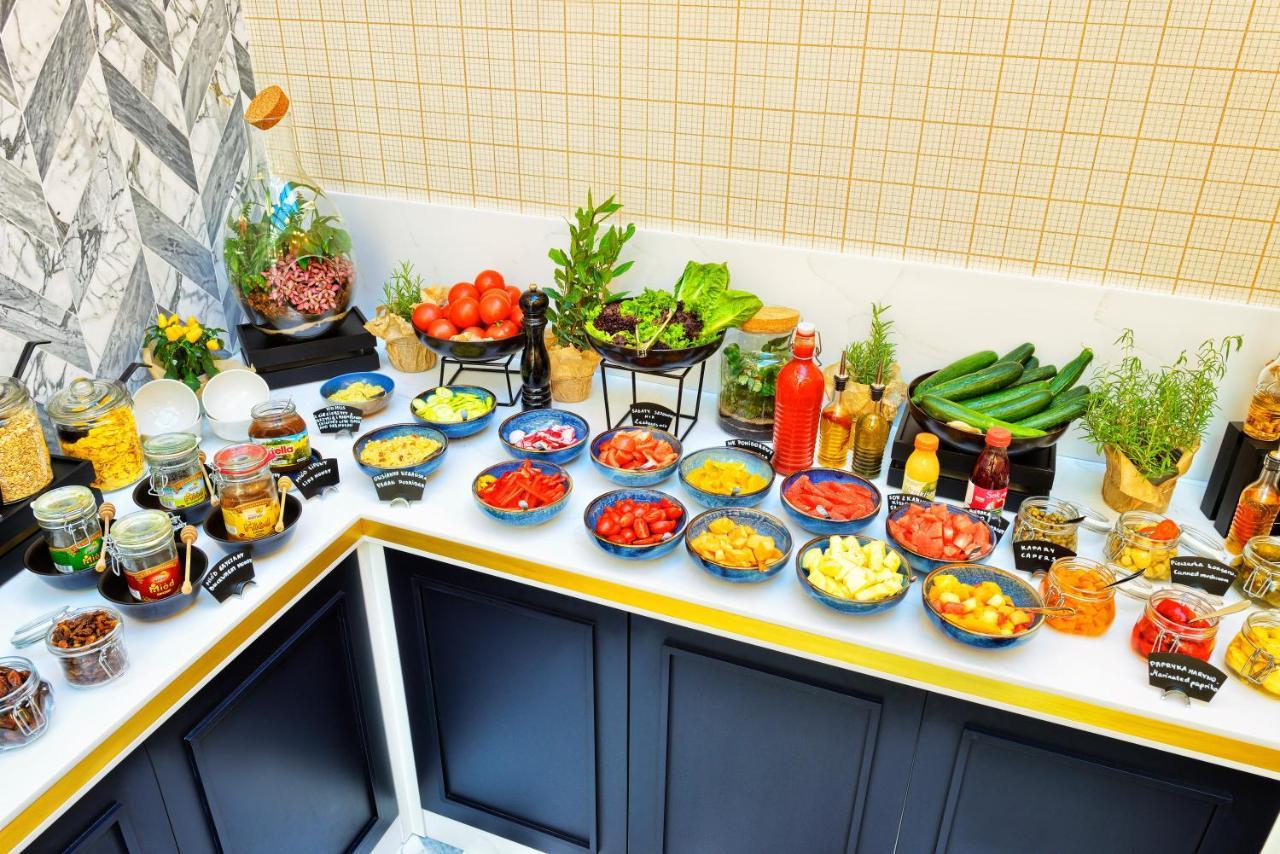 Hotel Ferreus Modern Art Deco Cracovia Esterno foto A salad bar