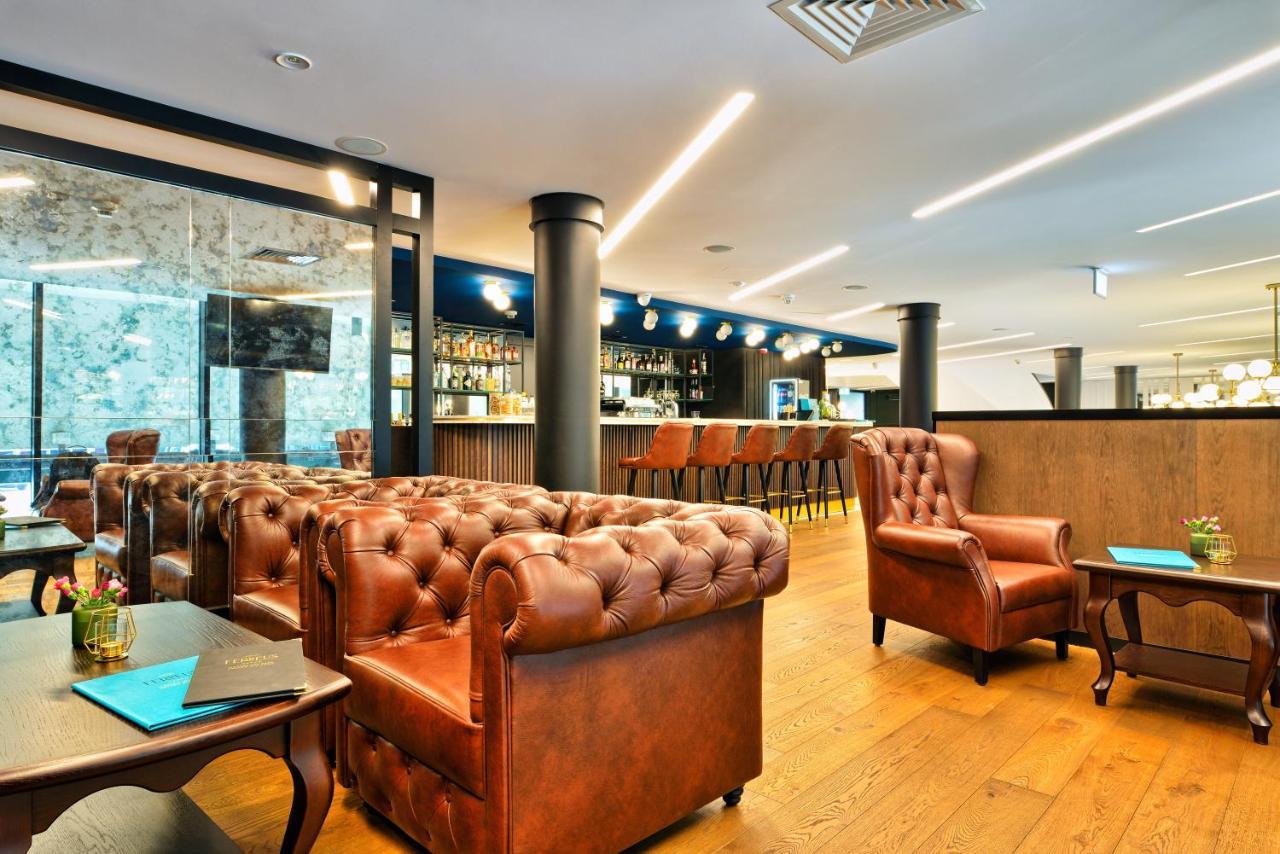 Hotel Ferreus Modern Art Deco Cracovia Esterno foto The lounge at London Heathrow Airport