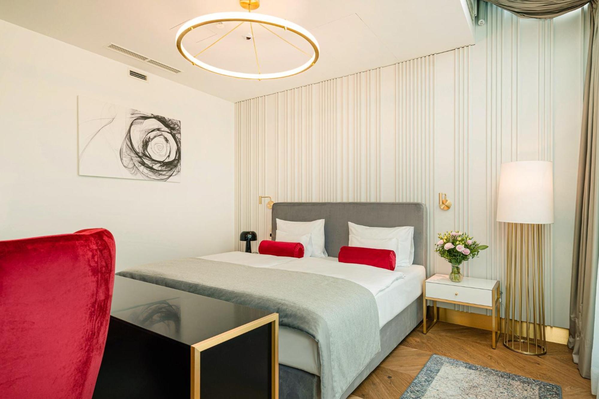 Hotel Ferreus Modern Art Deco Cracovia Esterno foto A bedroom at the hotel