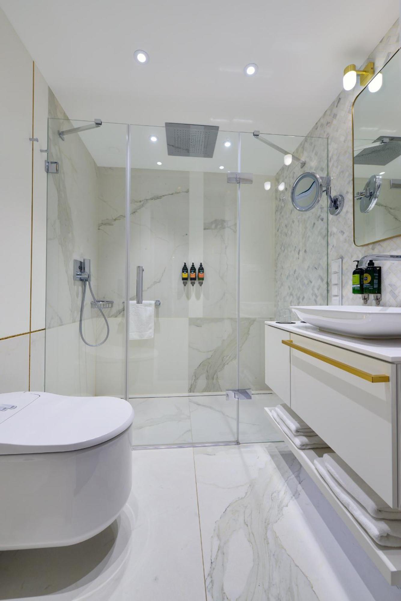 Hotel Ferreus Modern Art Deco Cracovia Esterno foto A shower enclosure